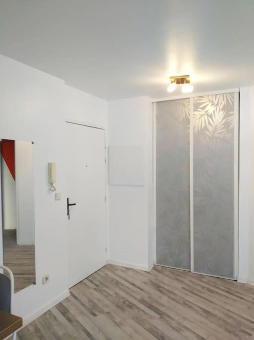 Superb Modern Apartment Клиши Экстерьер фото